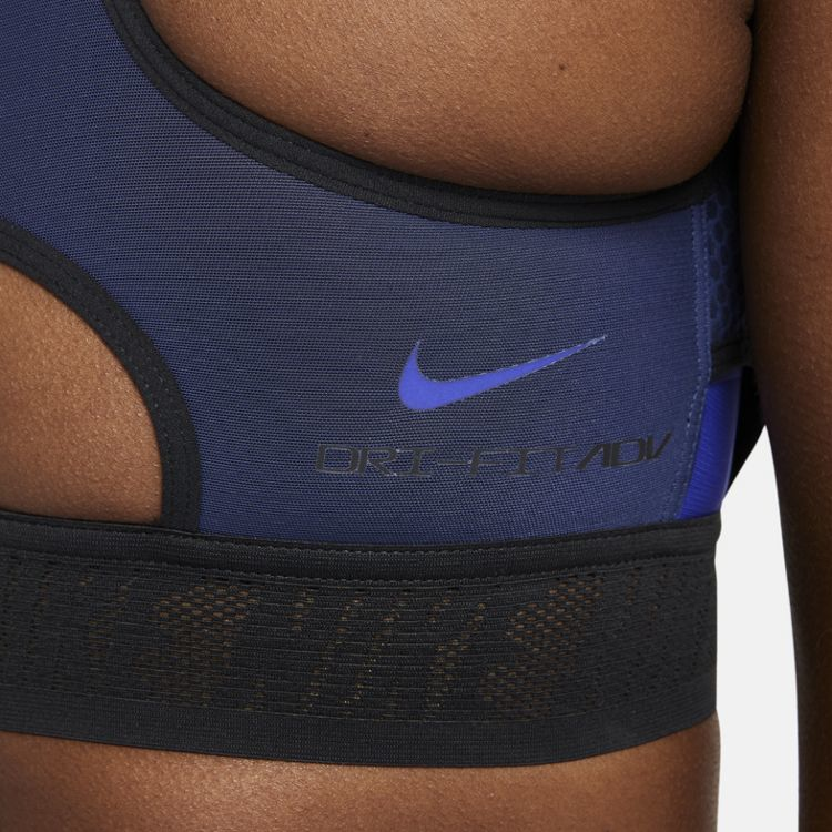 TOP NIKE SWOOSH ULTRABREATHE - MEDIUM IMPACT CZ4439-411
